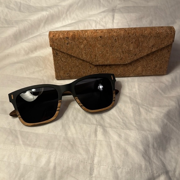 Wooden Frame Handcrafted Sunglasses - Picture 1 of 4